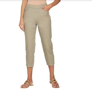 Belle Khaki capris NWT